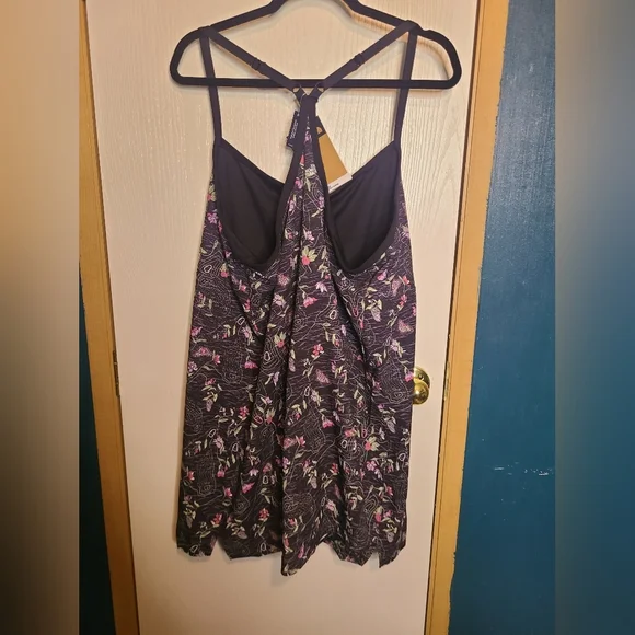 ☀️🌧 NWT The North Face dress with undershorts - Picture 2 of 3